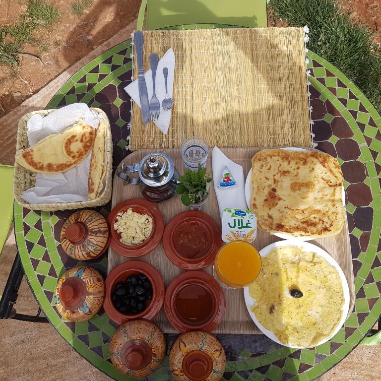 Fabulous breakfast at Tinwitchi