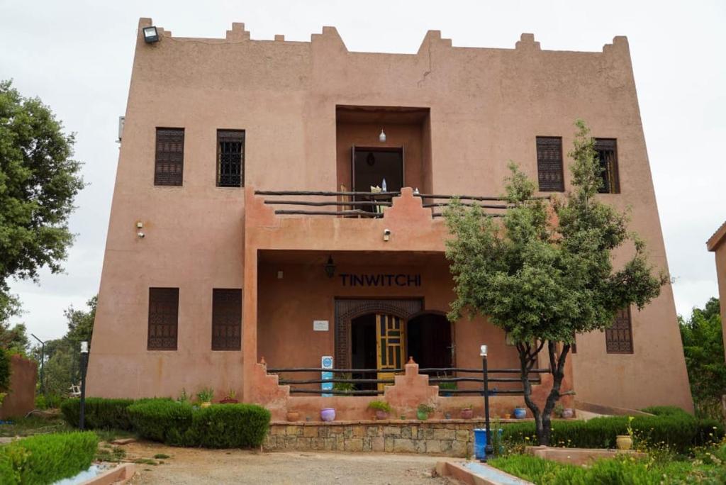 Tinwitchi exterior view