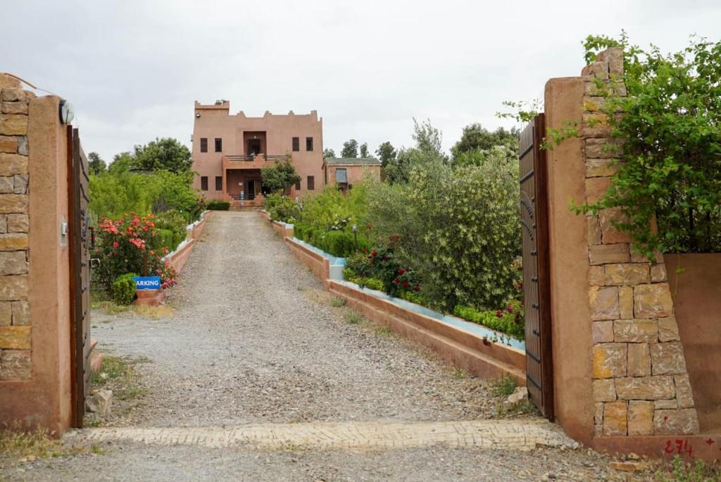 Entrance view of Tinwitchi
